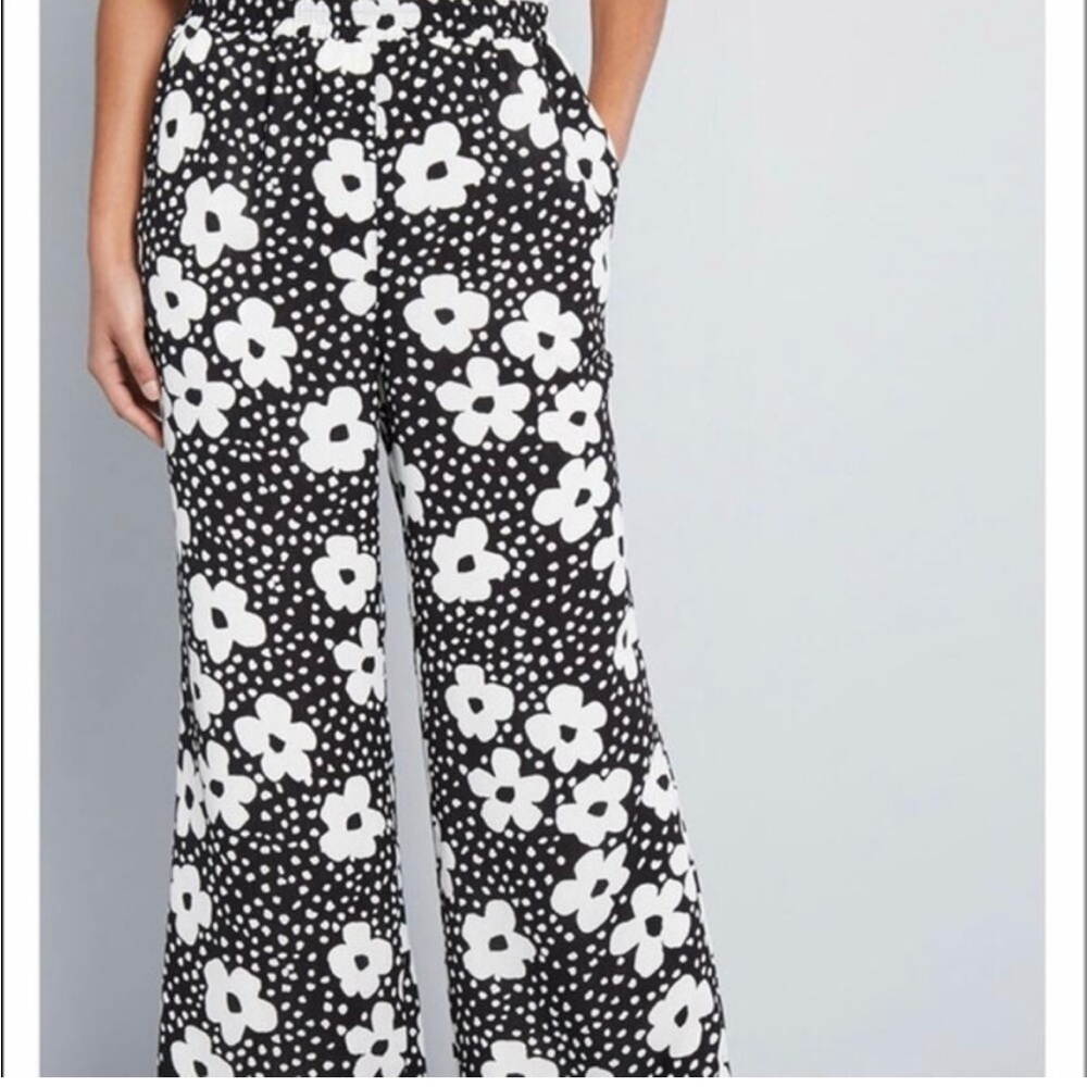 ModCloth daisy print pants L